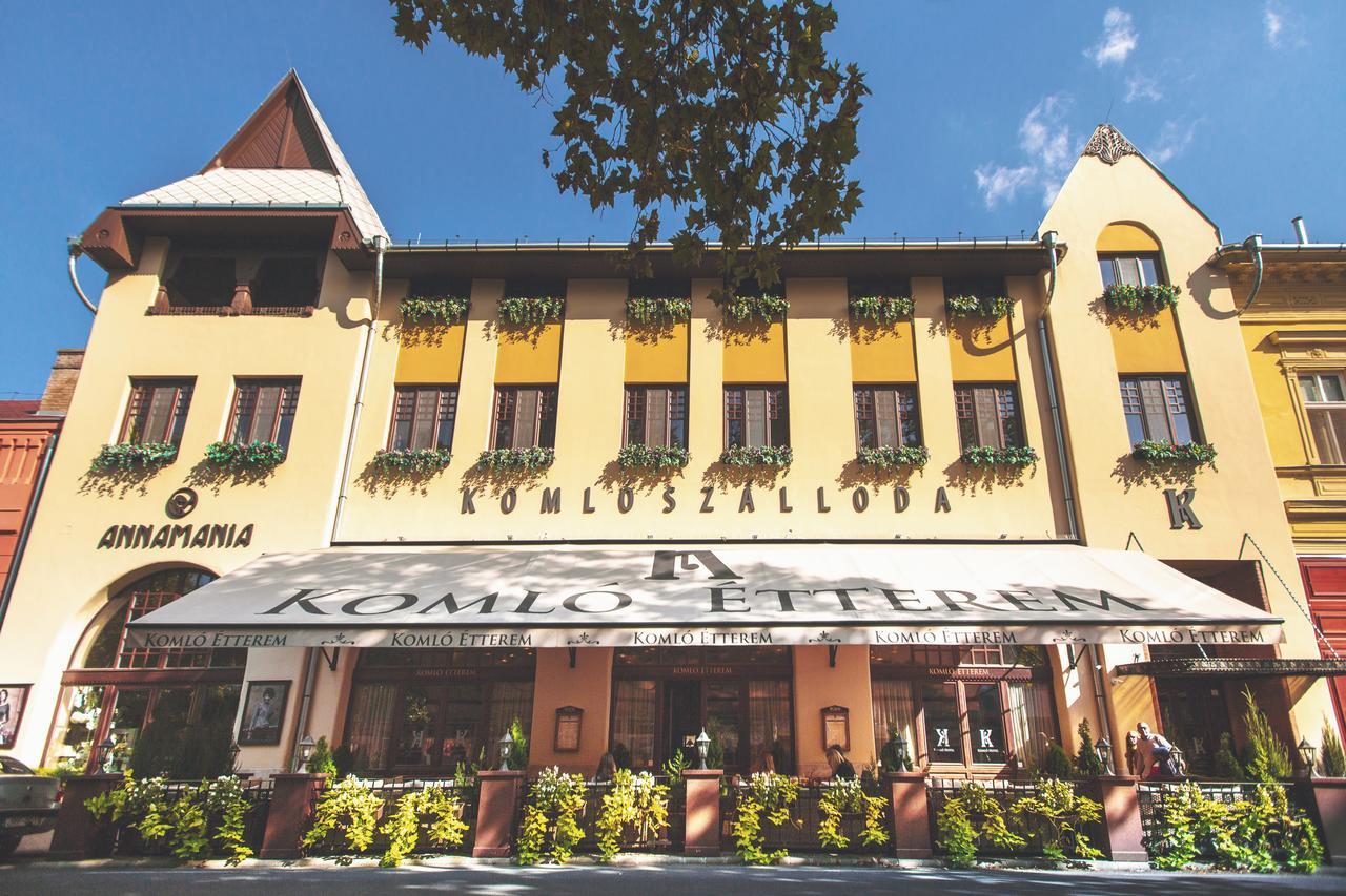 Komlo Hotel Gyula Exterior photo